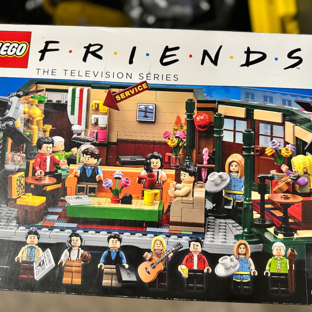RETIRED Lego Friends Central Perk 21319